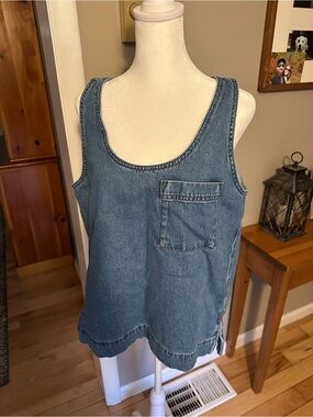 Universal Thread Blue Denim Scoopneck Tank Top with Pocket